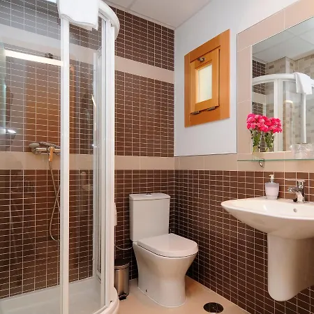 فندق Amalurra Granada 2*